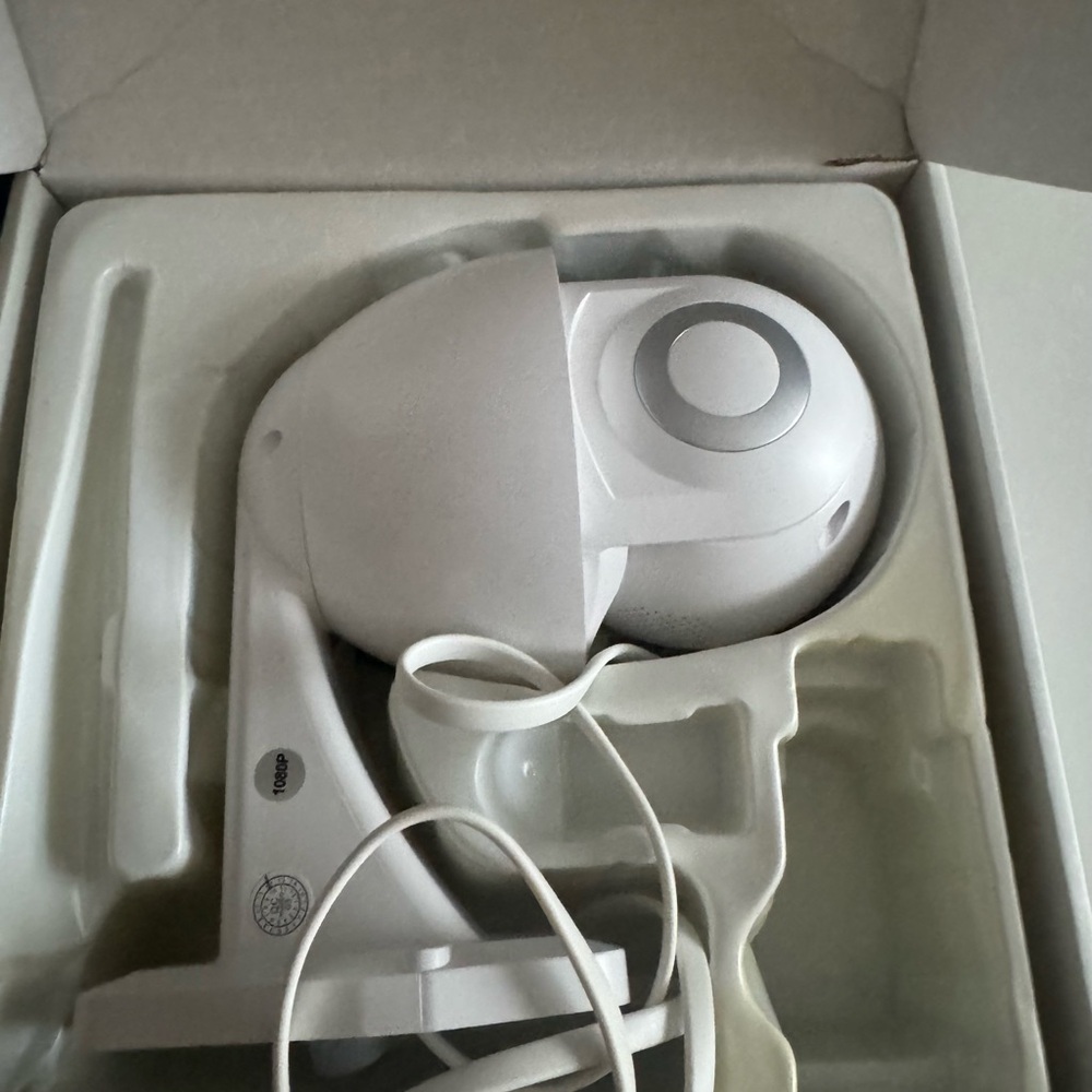 White plug in camera